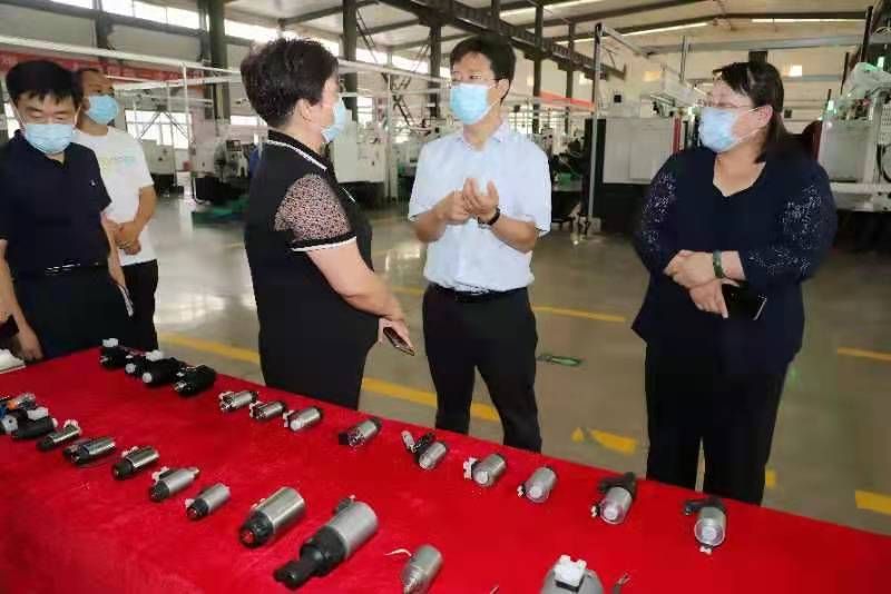 操逼骚逼操骚逼操安阳市市长高永一行莅临我公司参观调研